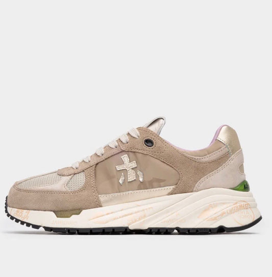 Premiata woman